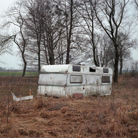 Karol Szymkowiak la caravane abandonnée.jpg, août 2019