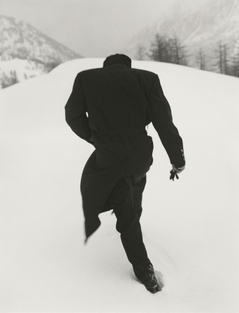 Kurt Markus, 1991 l'homme sans tête dans la neige.jpg, déc. 2020