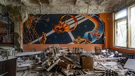 Laurent Michelot Pripiat fresque dans le complexe militaire secret Tchernobyl 2 la science sauvera le monde.jpg, juil. 2021