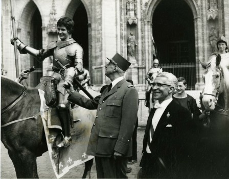 Le général de Gaulle et Jeanne d'Arc 1945.jpg, mai 2021