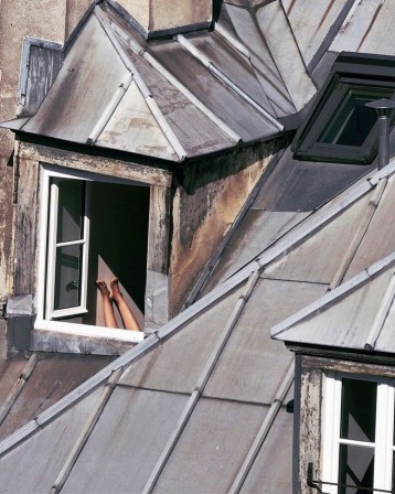 Leonardo Pucci sous les toits un dimanche à Paris.jpg, avr. 2023