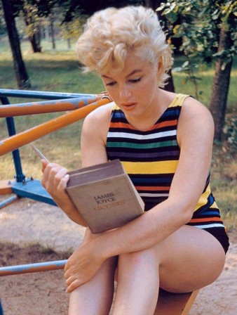 Marilyn Monroe finissant Ulysse de James Joyce.jpg, juin 2021