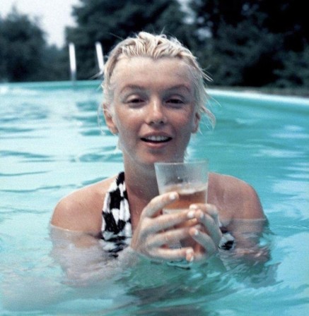 Marilyn Monroe without makeup 1960 je ne peux pas me maquiller j'ai piscine.jpg, juin 2020