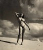 Max Dupain Australian 1911-1992 standing nude in sand 1930s érotisme.jpg, nov. 2023