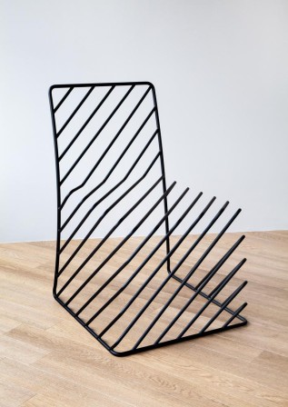 Minimal Chair by Oki Sato photo Takashi Yasumura chaise minimaliste.jpg, mai 2023