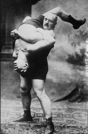 Original wrestling world champion Stanisław Cyganiewicz around 1905 kamasutra.jpg, avr. 2021