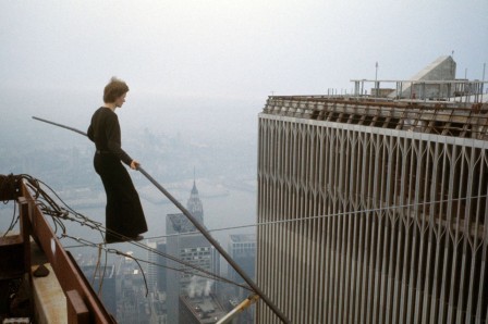 Philippe Petit World Trade Center 1974 funambule équilibre un petit pas.jpg, juin 2021