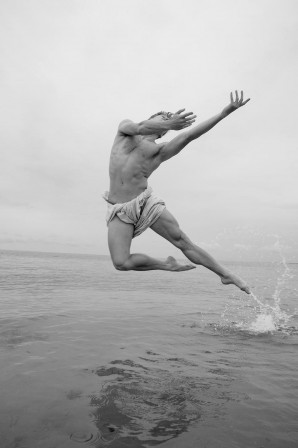 Ricky Cohete danser sur l'eau.jpg, nov. 2021