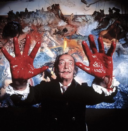 Salvador Dali by Philippe Halsman 1970 les mains rouges.jpg, oct. 2019