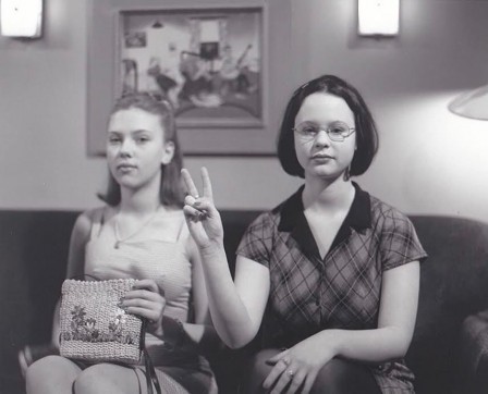 Scarlett Johansson and Thora Birch on the set of Ghost World 2001.jpg, nov. 2021