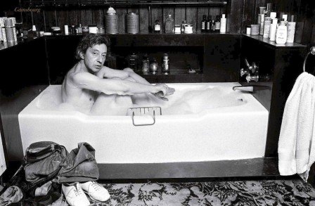 Serge Gainsbourg au bain.jpg, mars 2023