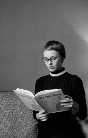 Simon Michou Jean Seberg London 1956 le petit prince mère lis-moi une histoire.png, juin 2023