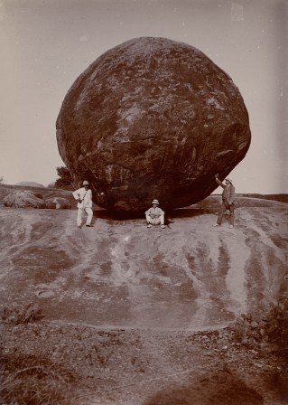 Sisyphe et ses frères à l'heure de la pause.jpg, déc. 2020