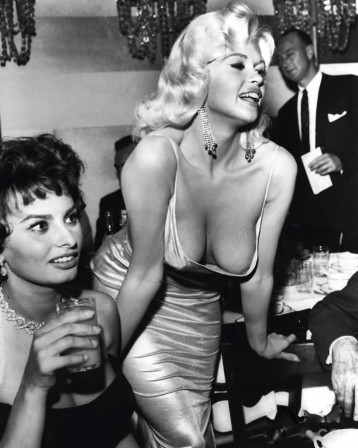 Sophia Loren and Jayne Mansfield 1957 avant les hommes portaient des cravates érotisme.jpg, mai 2023