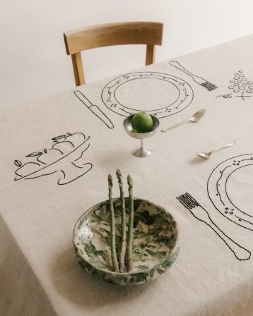 Table aux œillets tablecloth by Sarah Espeute. Photo by Maxime Verret. le plan de table bon appétit.jpg, févr. 2023