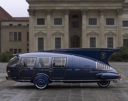 The Dymaxion car was designed by American inventor Buckminster Fuller during the Great Depression and featured prominently at Chicago’s 1933-1934 World’s Fair.jpg, avr. 2021