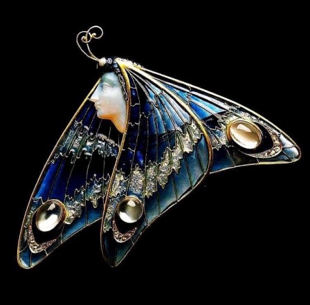 The winged maiden Art Nouveau style moonstone enamel brooch Lalique. Gulbenkian museum in Lisbon, Portugal.jpg, nov. 2023