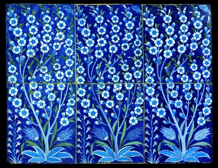Unknown Fritware tile panel painted in blue turquoise and moss green under a transparent glaze Turkey Iznik c. 1540 les murs fleuris de Turquie.jpg, juin 2023