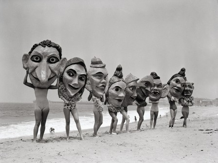 Venice Beach Mardi Gras masks. 1935.jpg, mai 2020