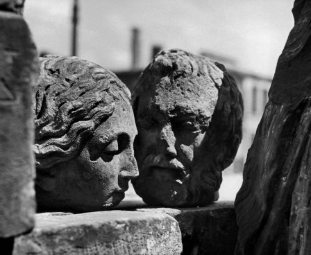 Werner Bischof 1948 la conversation.jpg, nov. 2021