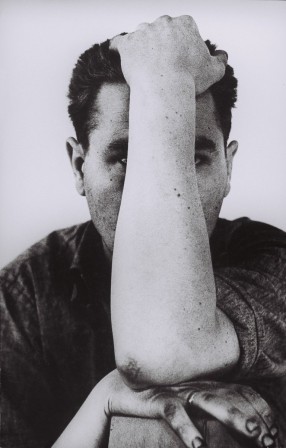 Zdzislaw Beksinski Self-Portrait 1958 avant-bras no bras.jpg, nov. 2021