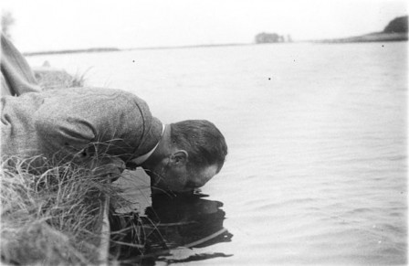 Zofia Chomętowska Jakub Chomętowski and lake Cholcza May 1931 l'eau du lac.jpg, fév. 2021