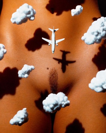 'The Landing Strip by Marius Sperlich for Playboy avion érotisme.jpg, fév. 2020
