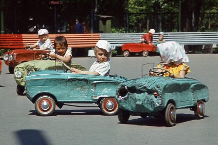 fille au volant URSS 1970 on the road again.jpg, juil. 2021