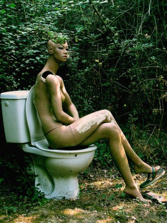 françois martin mannequin toilettes jardin.jpg, mai 2021