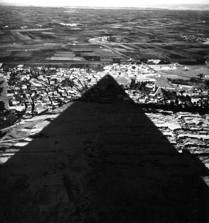 great pyramid of giza shadow un peu d'ombre.jpg, sept. 2021