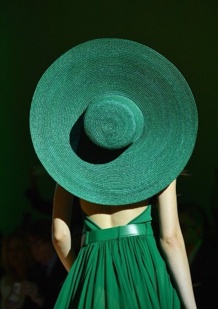 la femme au chapeau vert pour un monde plus vert.jpg, nov. 2021