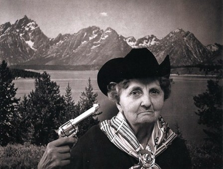 parc national de Grand Teton ou Grand Teton National Park vieille femme avec un revolver Ma Dalton mère.jpg, mars 2023