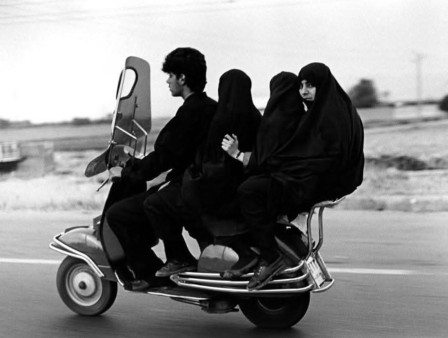 Abbas Attar. Four seater motorbike. Iran scooter quel est l'avis des iraniens au sujet de l'accord de paix
