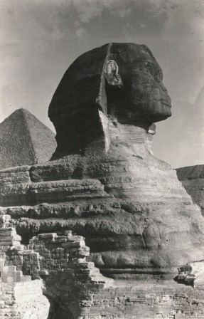 August Tegtmeier Egypt. Great Sphinx of Giza (erected around 2700–2600 BC), circa 1930 Egypte soleil crème solaire