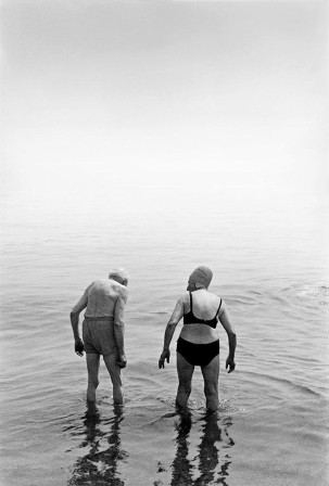 Brighton, Photo © Nigel Grierson, 1991 deux vieux à la mer