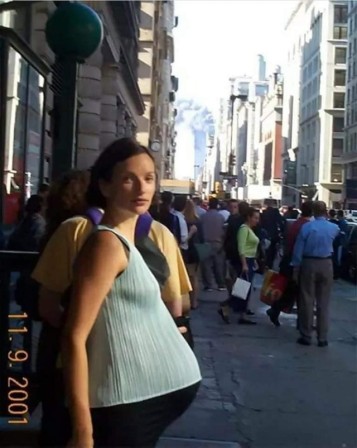 Candid photographs taken of people during the terrorist attack on September 11, 2001 terrorisme attentat femme enceinte toi qui es né le 11 septembre qu'as-tu prévu pour ton anniversaire
