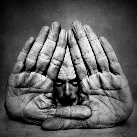 Corpus, Photo by Louis Blanc mains définir un cadre
