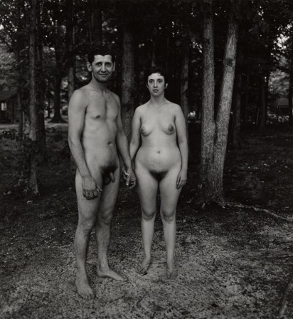 Diane Arbus A husband and wife in the woods at a nudist camp, N.J. Adam et Eve érotisme