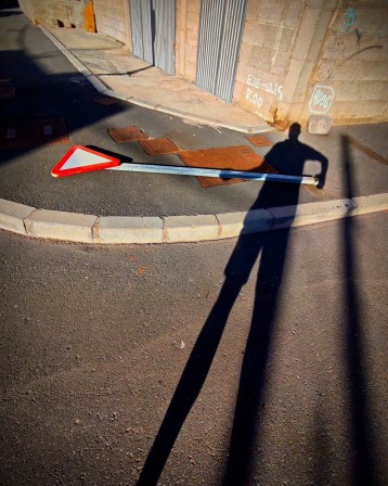Dominic Dähncke dodafoto The street is my gym panneau manifestation danger