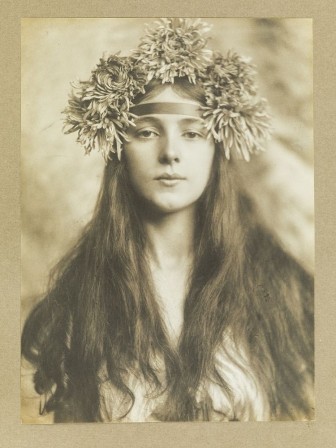 Evelyn Nesbit automne mais alors la saison des fleurs serait finie