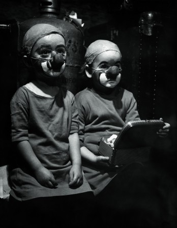 F.C. Gundlach Lachen unter Tränen, Charlie Rivel Berlin 1955  in  Film und Frau 26 1955 enfants clowns les rires et les larmes
