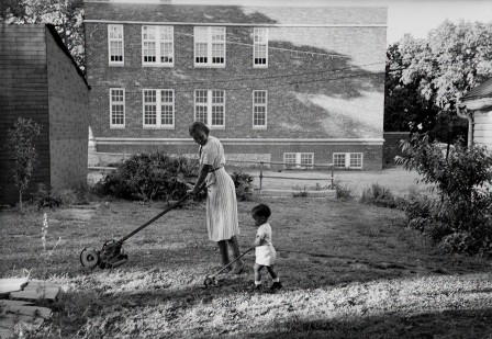 Gordon Parks, Untitled, Fort Scott, Kansas, 1950 être jardinière comme maman