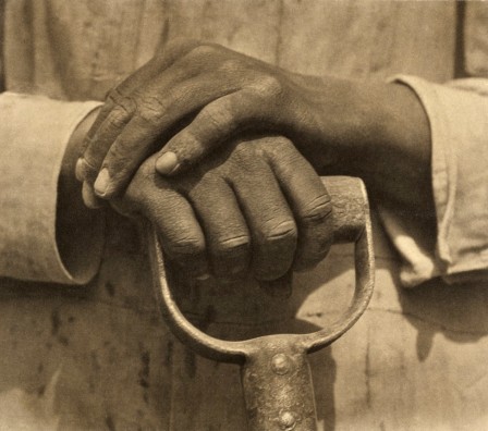 Hands Resting on a Tool, Photo by Tina Modotti, 1927 pelle mort j'ai enterré tous mes ennemis