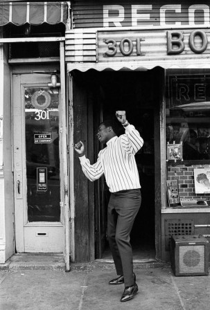 Harlem Soul, Photo by Art Kane, 1967 musique homme noir les poings levés