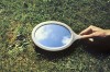 Hreinn Fridfinnsson Attending (1973) miroir le ciel dans l'herbe