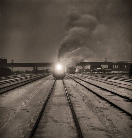 Jack Delano - Office of War Information Night Freight  janvier 1943 20H45 opérations de fret sur le chemin de fer Indiana Harbor Belt entre Chicago et Hammond, dans l'Indiana  train phare j'ai vu la lumière locomotive à vapeur