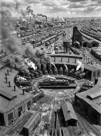 Jack Delano Chicago and North Western Railway roundhouse in Chicago, Illinois, December 1942 train le complot des cheminots
