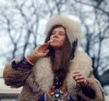 Janis Joplin en manteau de fourrure  et chapka assortie