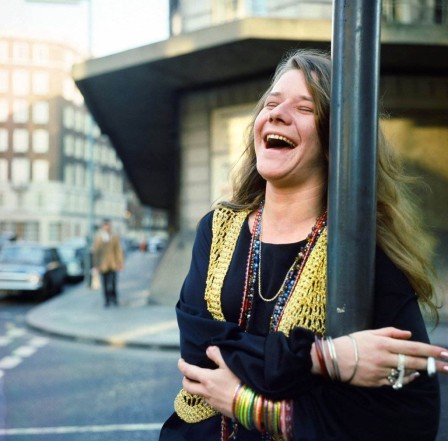 Janis Joplin in London, April 1969, by Malcolm McNeill. Not many things look happier than Happy Janis joie de vivre Jésus que ma joie demeure