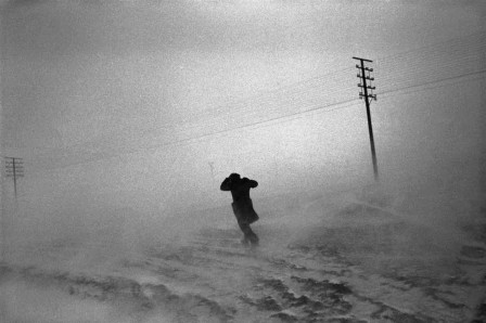 Josef Koudelka neige et vent la lutte de l'homme contre les éléments